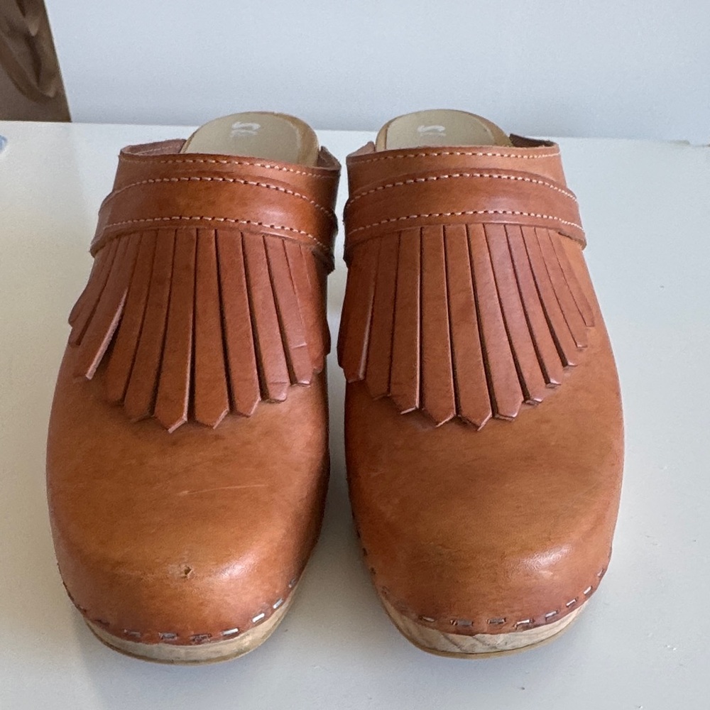 Sandgren Natural Tan/Brown Leather Fringe Clogs Sz 40